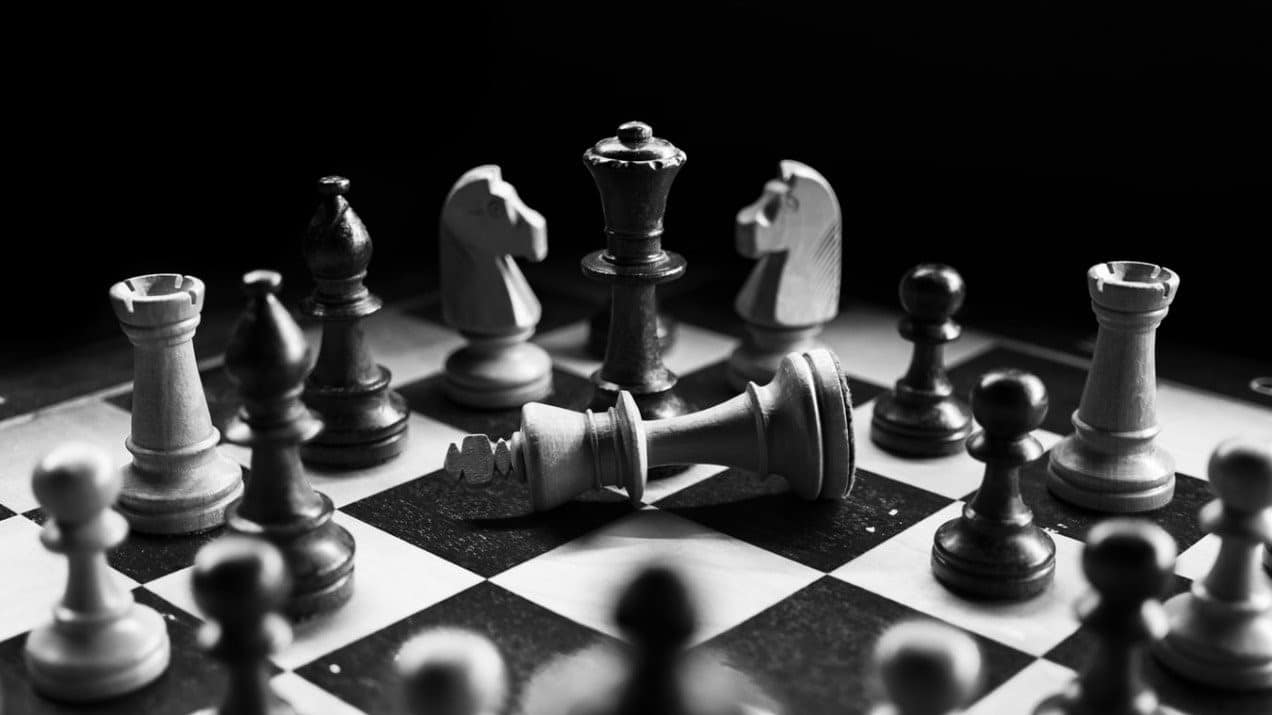 كيف يعمل الشطرنج على تطوير قدرات العقل وتحسين الذكاء؟ - تعزيز مهارات التصميم الإبداعي والانتقالية