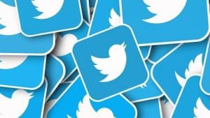 تويتر تحظر الإعلانات السياسية كلياً وتُعرِّض فيسبوك للمزيد من الانتقادات