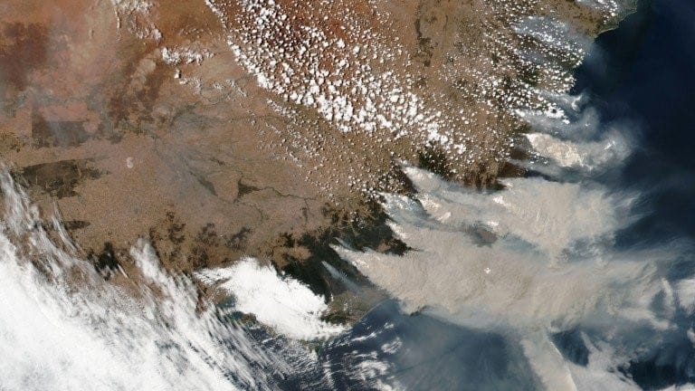 صورة من أحد أقمار ناسا الاصطناعية تبين امتداد حرائق أستراليا