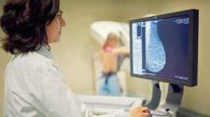 دراسةٌ لتعميم اختبار الكشف عن سرطان الثدي المُعتمد على الذكاء الاصطناعي لجوجل