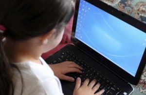 مايكروسوفت تبني أداة لتعقب المعتدين على الأطفال على الإنترنت