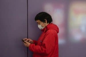 الصين تطلق تطبيقاً يسمح لمواطنيها بالتحقق من خطر إصابتهم بفيروس كورونا