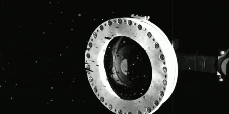 ما سبب تطاير جزء من عينة الكويكب بينو التي جمعتها أوزيريس ركس؟