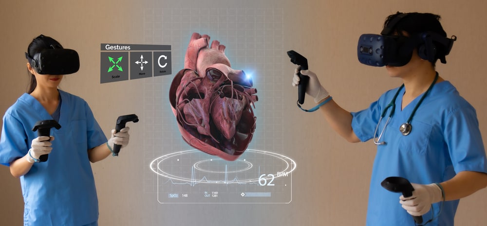 ما فوائد استخدام الواقع الافتراضي في تدريب طلاب الطب ومتخصصي الرعاية الصحية؟