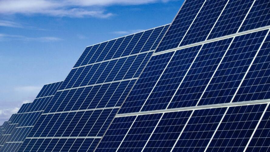 لماذا لم نشهد الثورة التي تعد بها مركبات البيروفسكايت في صناعة الطاقة الشمسية بعد؟