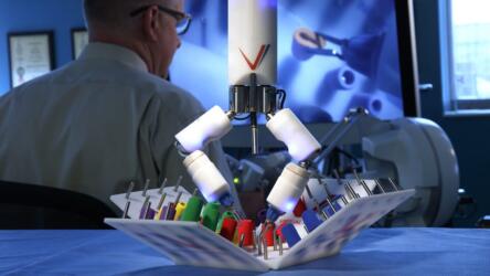 روبوت جراح يستعد لاختبار إجراء العمليات الجراحية على متن محطة الفضاء الدولية