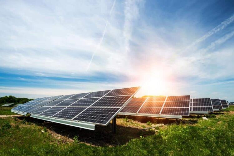 هل الطاقة الشمسية نظيفة وصديقة للبيئة حقاً؟