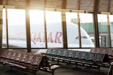 ما تقنيات الأمان والمراقبة المستخدمة في مطارات قطر خلال كأس العالم 2022؟