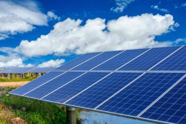 6 طرق تعمل على تبريد الألواح الشمسية في المناطق الحارة بكفاءة