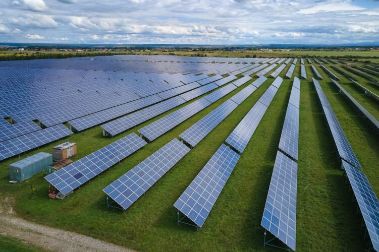 هل يمكن أن تؤثر مزارع الطاقة الشمسية الضخمة في مكانٍ ما على توليد الطاقة في مكان آخر؟